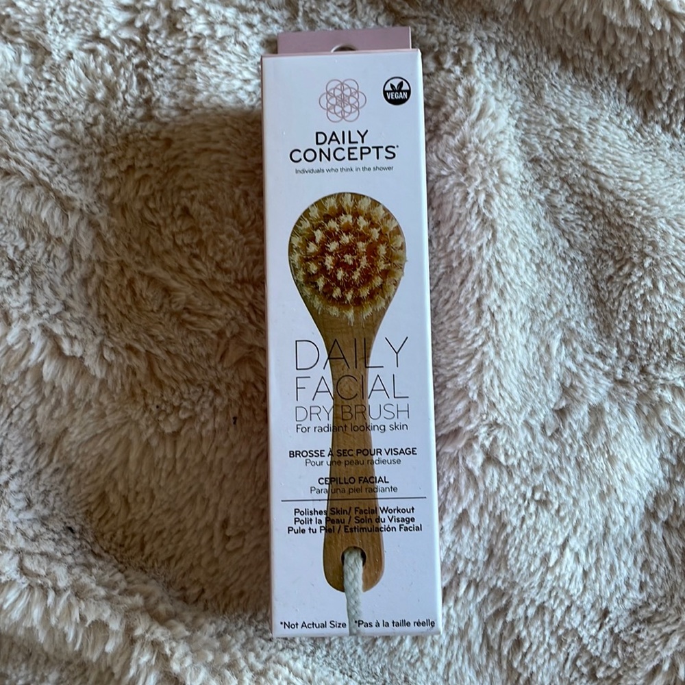 Daily concepts face dry brush